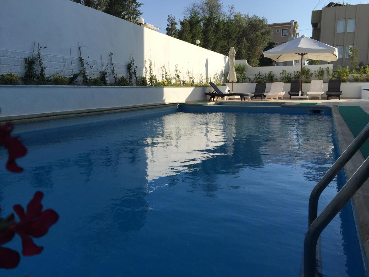 Cicek Apart Hotel Çeşme Exteriör bild
