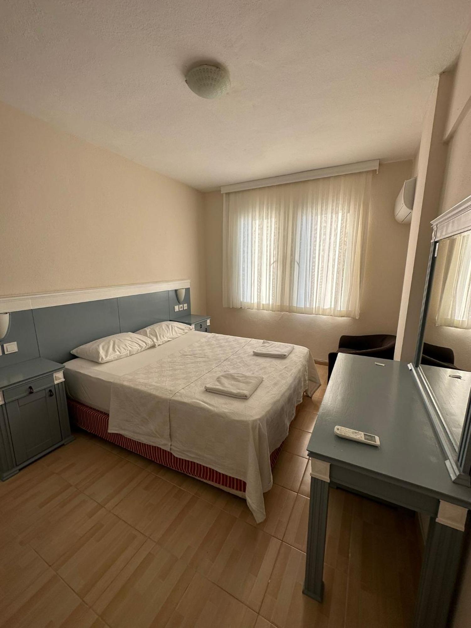 Cicek Apart Hotel Çeşme Exteriör bild