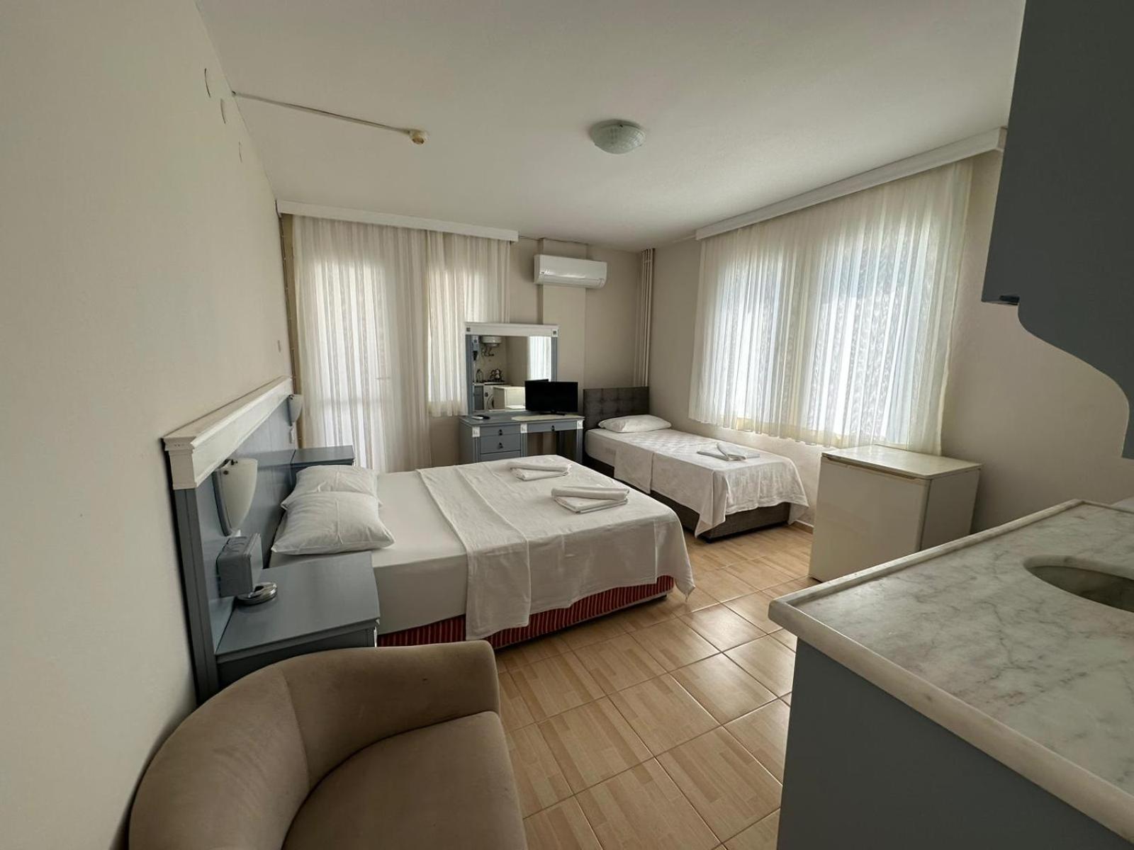 Cicek Apart Hotel Çeşme Exteriör bild